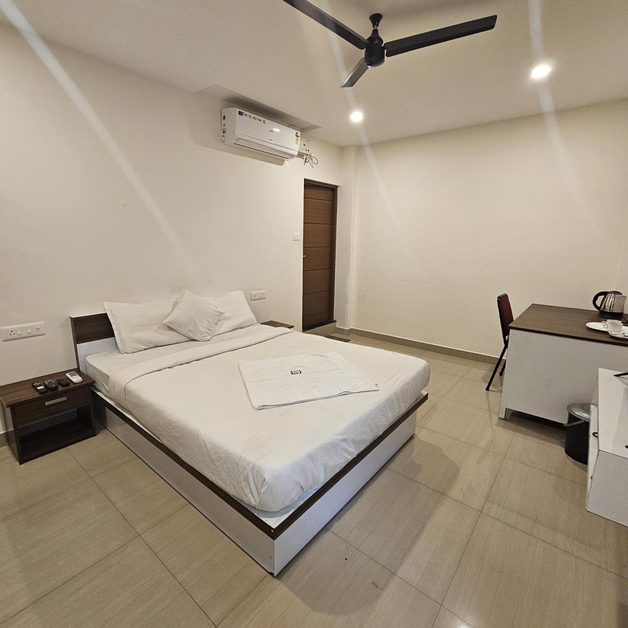 Heres Haut Residency Kochi Exterior photo