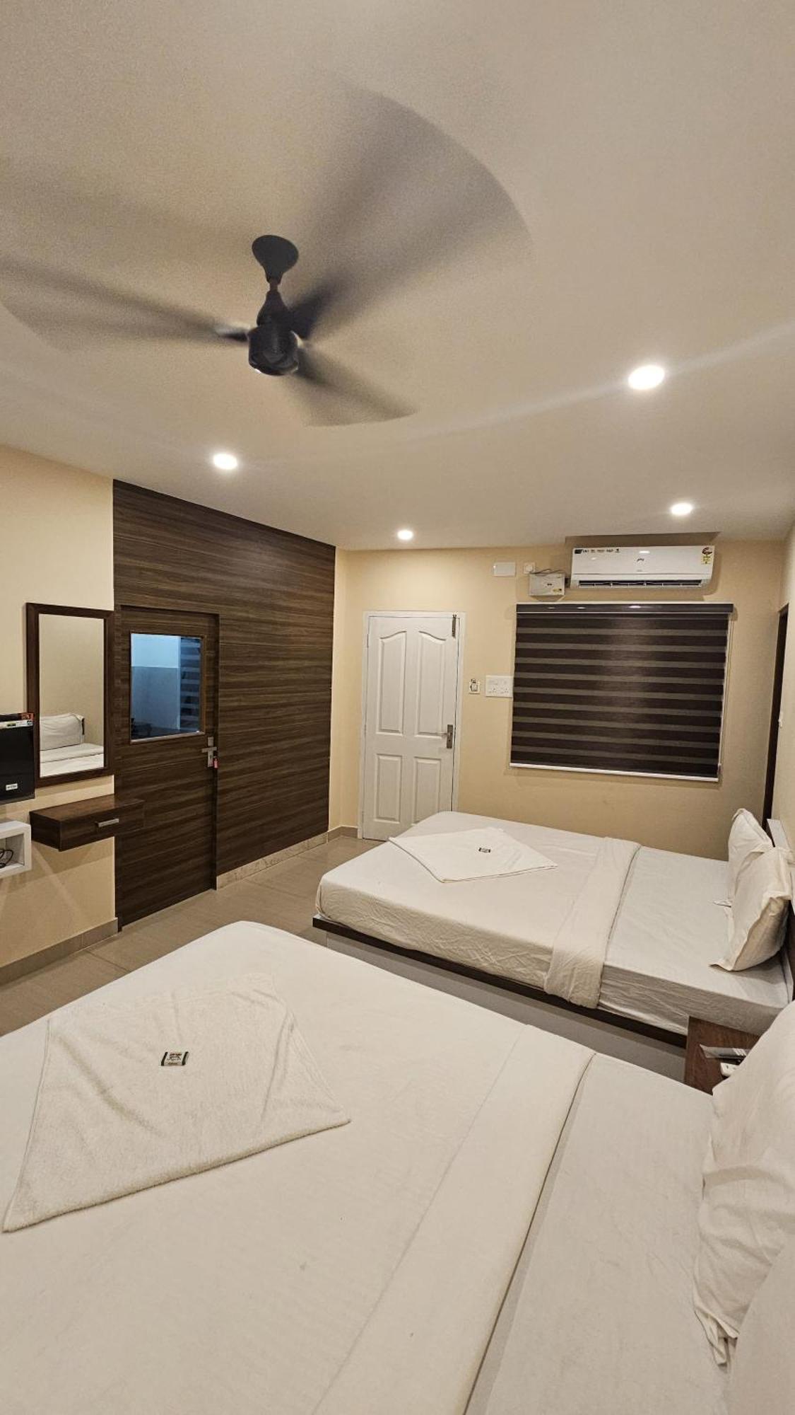 Heres Haut Residency Kochi Exterior photo