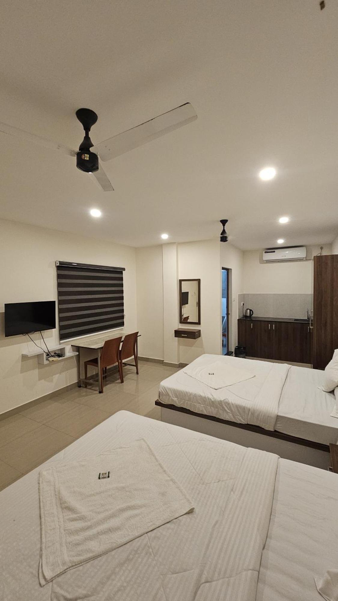 Heres Haut Residency Kochi Exterior photo