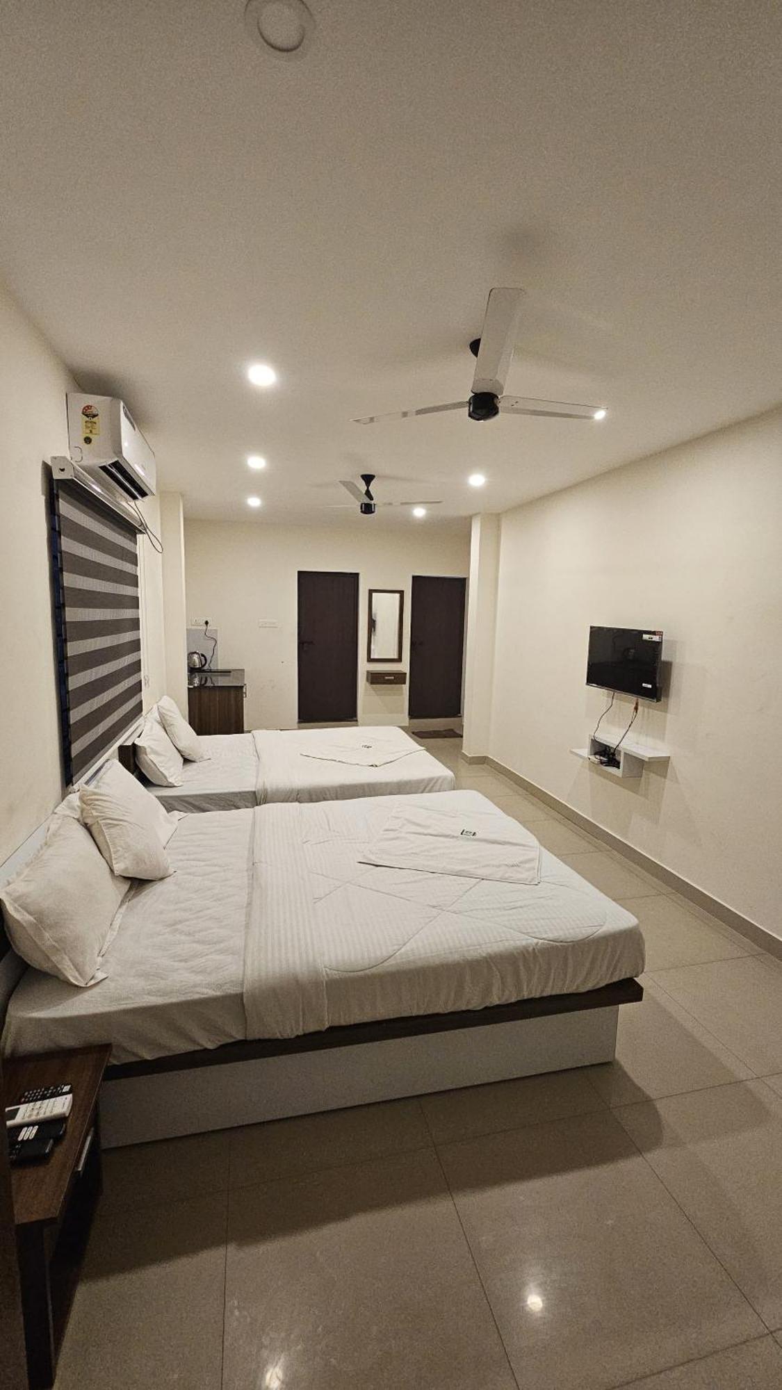 Heres Haut Residency Kochi Exterior photo